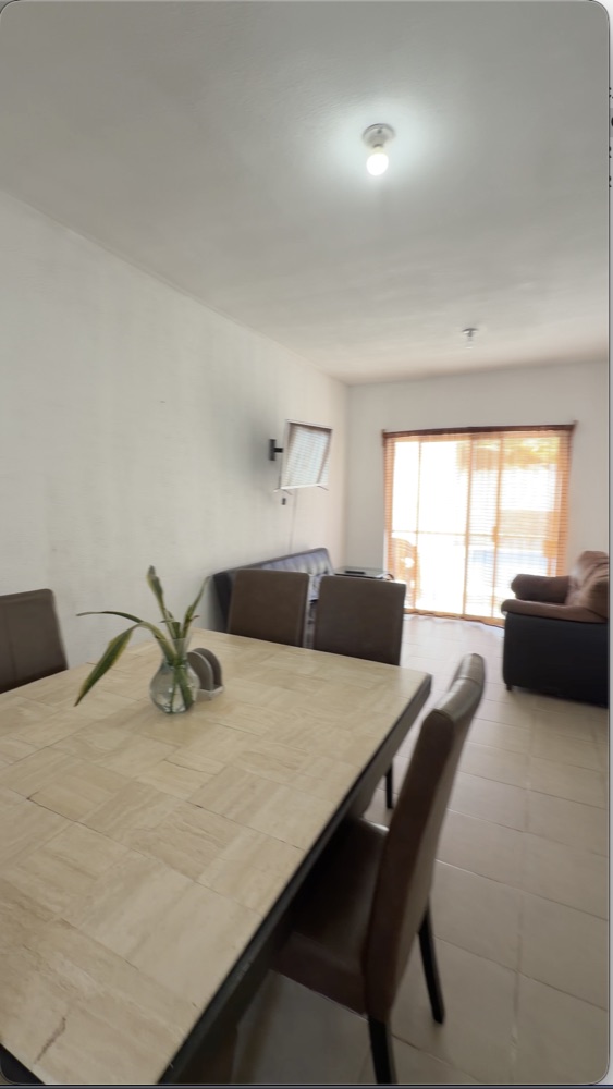Casa Acacias — comedor