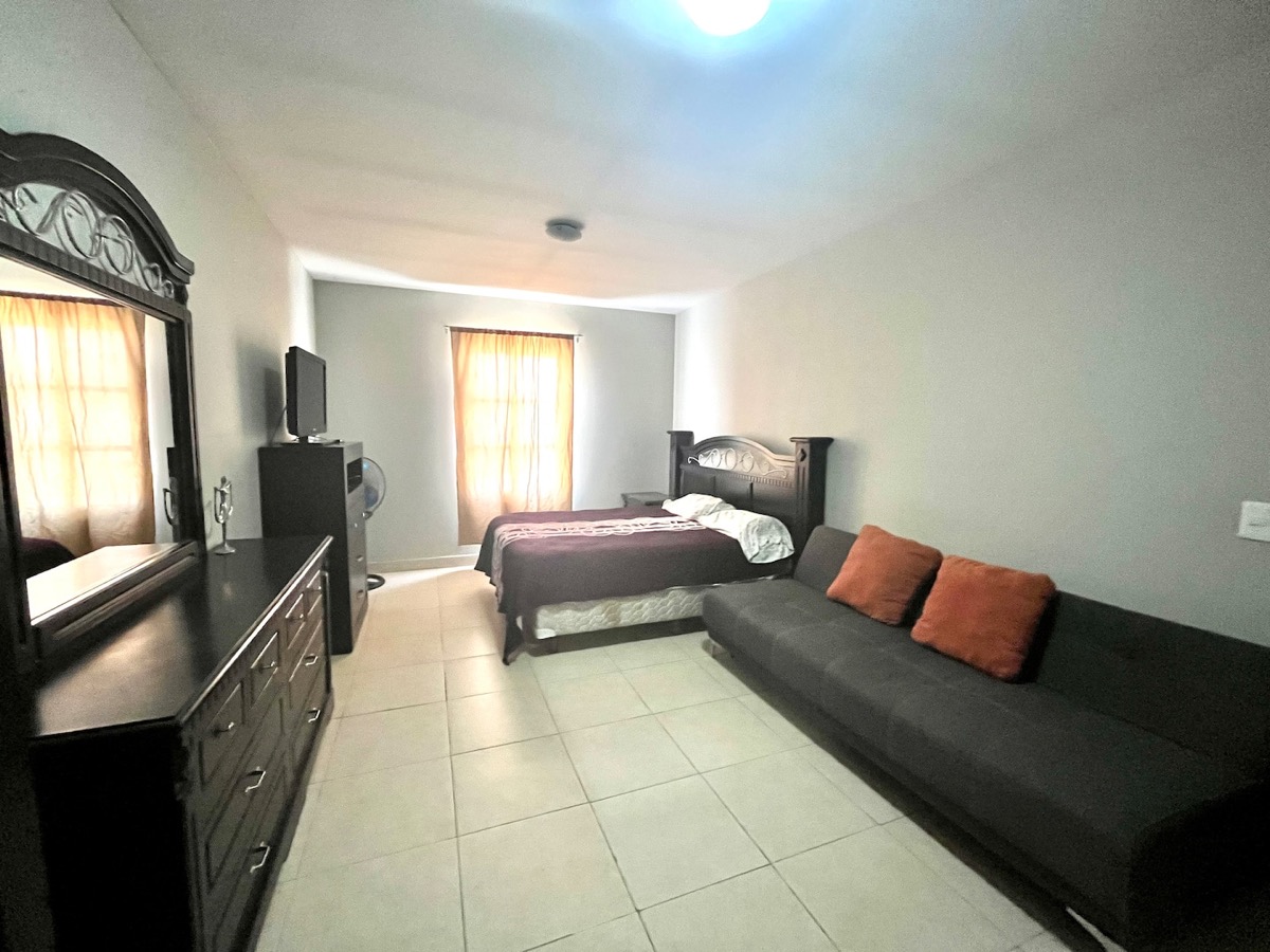 Casa Familiar 10 — 10